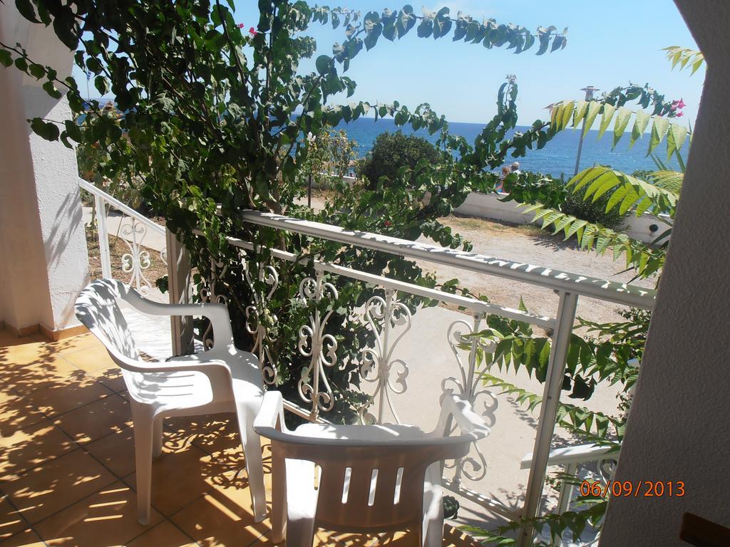 Iro Apartments Paralia Agias Foteinis 외부 사진