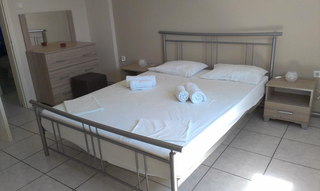 Iro Apartments Paralia Agias Foteinis 객실 사진